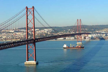 Puente 25 de abril