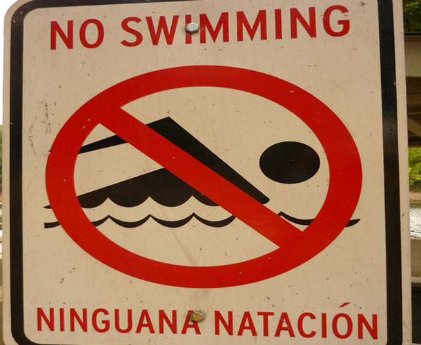 Debido a estos fallos de traducción deberían cerrar la dichosa piscina