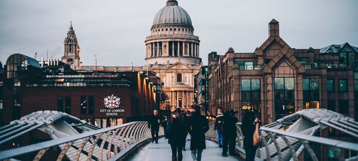 ¿Existe una Real Academia del Inglés?