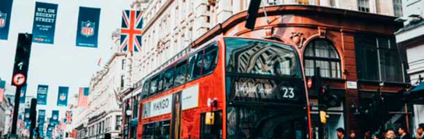 Aprende verbos compuestos en inglés con Up